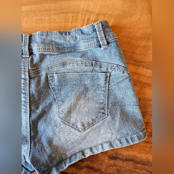 Bluespice 9 inch Denim Women's Shorts Size 5 A00166 - Picture 6 of 7